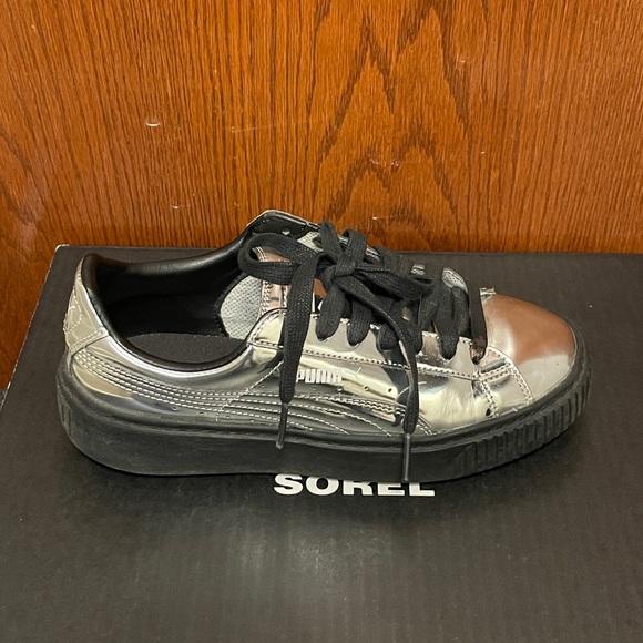 Puma carina sneaker silver size 6.5 - Picture 6 of 7